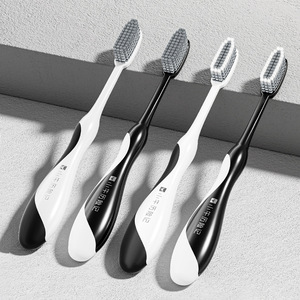 Brosse à dents manuelle Little Bulls Adventures à tête incurvée et fine, 34 mm, poils souples, pour adultes, qualité supérieure, lot de 2 - Product Image 4