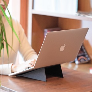 Trọng Lượng Nhẹ PU Da Chiều Cao Điều Chỉnh Có Thể Gập Lại Máy Tính Xách Tay Đứng Với Chức Năng Pad Chuột - Product Image 5