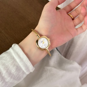 Montre à quartz de luxe de haute qualité pour femme, bracelet carré, élégante et compacte, bracelet en métal tressé - Product Image 1