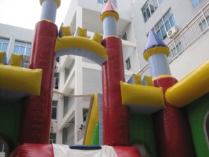 ปราสาทลมเป่าลมวัสดุ PVC ลดราคาพิเศษ สำหรับเด็กเล่นกลางแจ้ง ให้เช่าสำหรับงานปาร์ตี้เชิงพาณิชย์ - Product Image 5