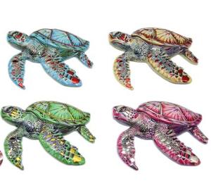 Tortue de mer dorée, style océanique, pour présentation ou comme aimant - Product Image 4