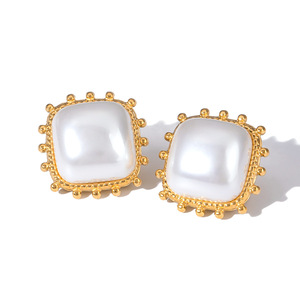 Pendientes de Perlas Cuadradas Yueli, Chapados en Oro de 18k, Engaste de Bisel, Diseño Geométrico para Uso Diario - Product Image 5