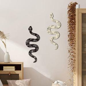 Decoración de Pared con Diseño de Serpiente, Estilo Bohemio, Patrón de Plantas, Color Negro Natural de Madera, Forma Irregular, Pieza Única - Product Image 1