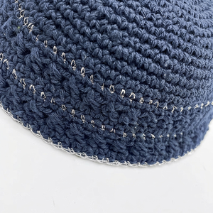 Kippa/Yamulka tricotée à la main en coton 100% de 20 cm, grande taille, pour hommes et enfants, haute qualité, bleu marine et argent, bonnet au crochet personnalisé - Product Image 3