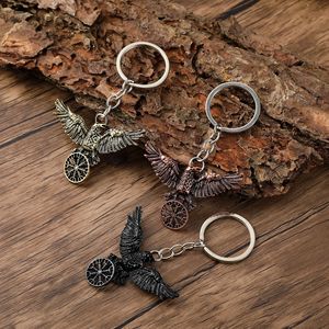 Llavero Vikingo Retro con Runa de Cuervo Negro, Estilo Nórdico Noruego, Gótico Místico Vintage, Llavero Místico Vikingo con Águila - Product Image 1
