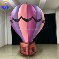 Modèle de montgolfière gonflable géante personnalisée et colorée avec panier pour décoration suspendue au plafond de centre commercial, événements et fêtes