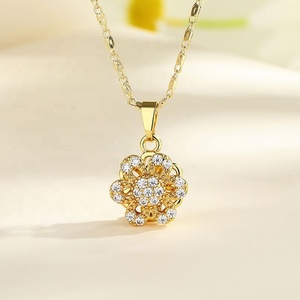 Collier Pendentif Fleur Rotatif en Laiton Plaqué Or 18K pour Femme, avec Zircons Cubiques Scintillants et Chaîne Maillons – Idéal Quotidien, Fêtes, Mariages, Tendance - Product Image 3
