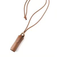 Étui à rouge à lèvres en cuir PU à suspendre au cou, pochette à lèvres portable, porte-gloss avec cordon pour femme, accessoire de maquillage pour le quotidien et les voyages
