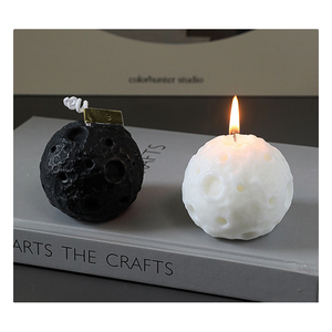 Bougie parfumée artisanale de luxe AIKUN, en forme de lune noire et blanche, relaxante, en cire de soja, huile parfumée - Product Image 1
