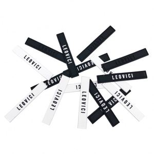 Étiquette en silicone personnalisée avec logo de marque en relief, étiquette en silicone pour vêtements - Product Image 3