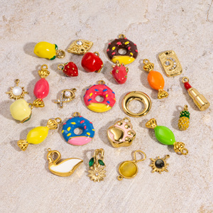 Selección de Dulces |   Colgantes de Acero Inoxidable Chapados en Oro PVD de 18K para Fabricación de Joyería DIY |   Divertidos Dijes de Frutas con Forma de Donut - Product Image 4