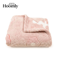 Selimut Flanel Hoomly Ringan Motif Bunga Pink Muda 150x180cm Ramah Kulit untuk Tempat Tidur Bayi dan Dekorasi Rumah