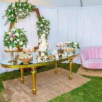 Table à manger moderne en acier inoxydable doré avec plateau en verre trempé pour les mariages et les événements en plein air