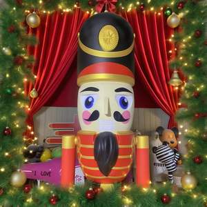 Soldado de <span class=keywords><strong>Cascanueces</strong></span> de fibra de vidrio de resina personalizada | Estatua gigante de decoración navideña para espacios comerciales - Product Image 6