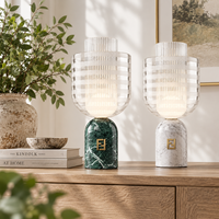 Lampe de table contemporaine en matériaux naturels, base en marbre, abat-jour en verre côtelé, lumière G9 pour hall d'hôtel, chambre à coucher, intérieur