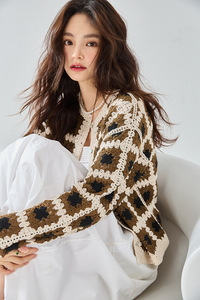 Vente en gros de chandails à manches longues assortis de couleurs Vintage paresseux en <span class=keywords><strong>maille</strong></span> patchwork tricotés au crochet <span class=keywords><strong>Cardigan</strong></span> pour femmes - Product Image 5