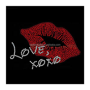 Autocollants en cristal de strass pour lèvres personnalisés Bling Kiss Me I'm Italian pour t-shirts, strass DMC à repasser, lèvres en cristal dispersées - Product Image 4