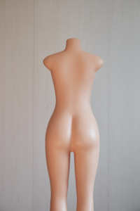 عارضة أزياء نسائية ممتلئة الجسم بمقاس كبير وصدر صغير وخصر بارز لملابس السباحة والبيكيني والملابس الشاطئية - Product Image 6