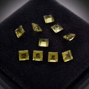 Quartz Citron Doré Semi-Précieux, Pierre Naturelle Facettée Carrée de Qualité Supérieure pour la Fabrication de Bijoux, Vente en Gros Gopika - Product Image 1
