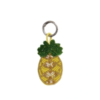 Sac de luxe classique et tendance, léger, fait main, coloré, avec perles de riz blanches miniatures, motif fruits (Fraise, Cerise, Ananas)