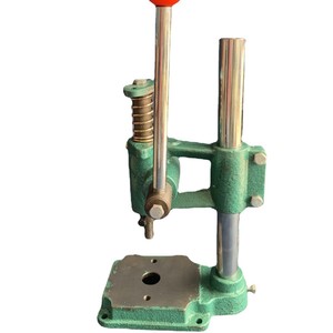 Machine manuelle Shengdu pour l'habillage de boutons ronds en tissu pour meubles - Product Image 5