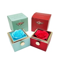 Boîte cadeau de roses éternelles en savon à bas prix, très demandée, avec emballage pour collier/bague, idéale pour les petites entreprises