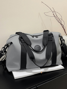 Sac de sport grande capacité personnalisé avec logo, séparation humide/sec, compartiment à chaussures dédié, rangement multifonctionnel pour le yoga - Product Image 6