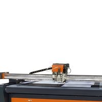 Machine de découpe à couteau oscillant CNC pour revêtement supérieur en cuir et coupe de matériaux intérieurs de voiture avec coupe pneumatique