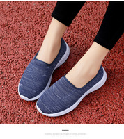 Chaussures de sport décontractées légères et respirantes pour femmes, en maille, pour le printemps et l'été, mocassins à enfiler pour personnes d'âge moyen et âgées