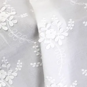 Venta al por mayor personalizado flor diseño pesado 3D algodón blanco bordado tela para vestido