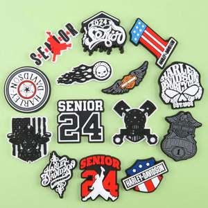 Diseño personalizado Anime dibujos animados Logo PVC goma Zueco zapato encantos para accesorios de decoración - Product Image 6