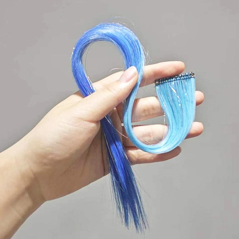 Cheveux dorés dégradé bleu-bleu saphir