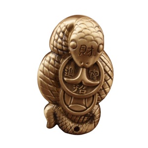 Colgante de serpiente dorada de latón, amuleto de animal de estilo chino de latón macizo para regalo, adorno decorativo unisex - Product Image 5