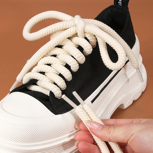 Cordones automáticos Máquina de moldeo por inyección vertical Máquina de moldeo por inyección de plástico para hacer cordones de plástico - Product Image 5