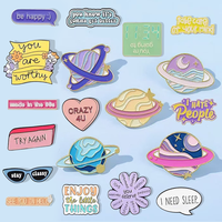 Badge personnalisé moderne en métal laqué, mignon et fantaisiste, pour merchandising de studio tendance et objets de collection