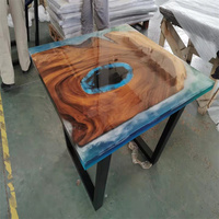 Meubles de cuisine de restaurant au design spécial personnalisés en usine, table à manger en résine époxy et dalle de rivière en bois de noyer