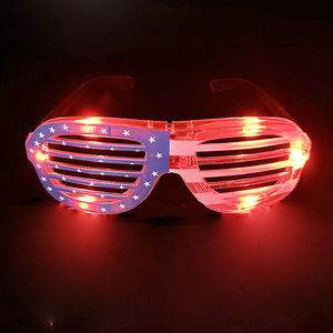 Jour de l'indépendance drapeau américain lunettes à LED 4 juillet fête nationale EyeShutter avec lumière clignotante LED rouge faveurs de fête - Product Image 1