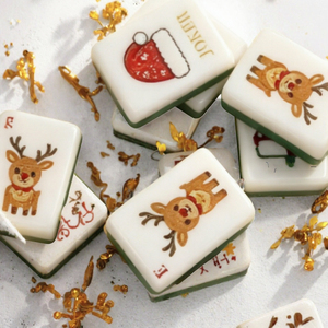 Fichas de Mahjong Acrílicas Navideñas, Piezas de Juego Portátiles con Diseño de Reno, Papá Noel y Corona para Fiestas y Entretenimiento - Product Image 2