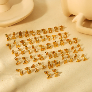 Mini pendientes con letras, chapados en oro, de acero inoxidable, con iniciales del alfabeto para mujer, joyería de moda, juego de pendientes de la A a la Z - Product Image 2