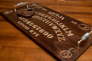 Planche <span class=keywords><strong>Ouija</strong></span> <span class=keywords><strong>en</strong></span> <span class=keywords><strong>bois</strong></span> de bonne conception Planchette Plateau de service Planche <span class=keywords><strong>Ouija</strong></span> <span class=keywords><strong>en</strong></span> <span class=keywords><strong>bois</strong></span> de style vintage Plateau de service - Product Image 5
