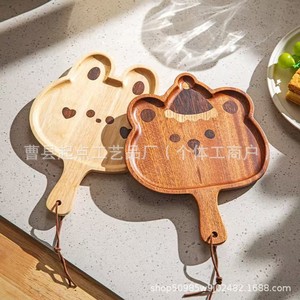 Bandeja de madera con dibujos animados de osito y conejito con asa para servir frutas y bocadillos - Product Image 1