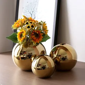 北欧家居装饰陶瓷球形白色和金色花瓶，奢华金色陶瓷花瓶婚礼中心