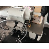 Machine à surjeter avec accessoire en forme de coquille Machine à coudre à broder