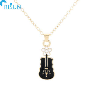 Venta al por mayor nueva música guitarra instrumento collar llavero logotipo personalizado suave duro violín música Club esmalte llavero collar llave - Product Image 4