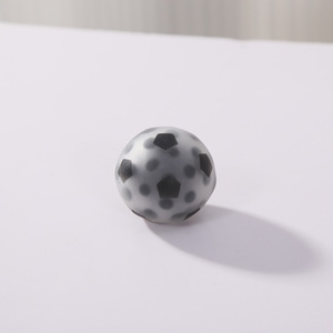 Pelotas Antiestrés de TPR Suave con Diseño de Balón de Fútbol de 4 cm, Pelotas para Aliviar la Presión, Juguetes para Apretar - Product Image 3
