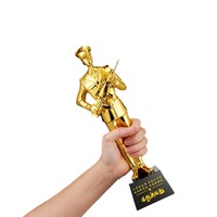 Vétéran august One statuette souvenir trophée résine pour envoyer camarades d'armes cadeau créatif souvenir cristal trophée