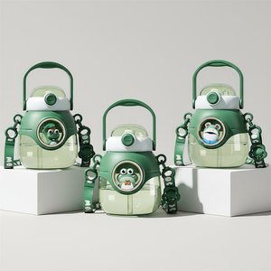 Grande bouteille d'eau en plastique de dessin animé mignon de 1100ml avec paille portable Nouveau verre pour enfants de 1100ml - Product Image 1