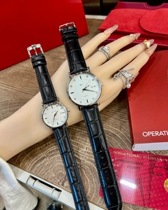 Reloj de Lujo de Alta Gama para Pareja, Movimiento de Cuarzo de Precisión, Correa de Cuero de Cocodrilo, Adornado con Marcadores de Hora de Diamantes - Product Image 4