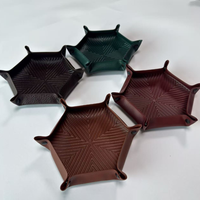 Plateau à dés hexagonal de luxe en cuir PU, support créatif pour dés, plateau de rangement portable pour jeux de table