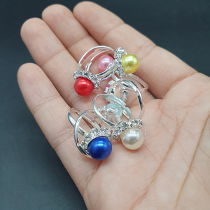 ของเล่นราคาถูกจากเมืองอี้หวู่ ของขวัญสำหรับเด็กผู้หญิง แหวนนิ้วอะคริลิกมินิสุดน่ารัก ชุบด้วยไฟฟ้า ประดับมุก สีสันปรับแต่งได้ ได้รับการรับรองความปลอดภัย - Product Image 5